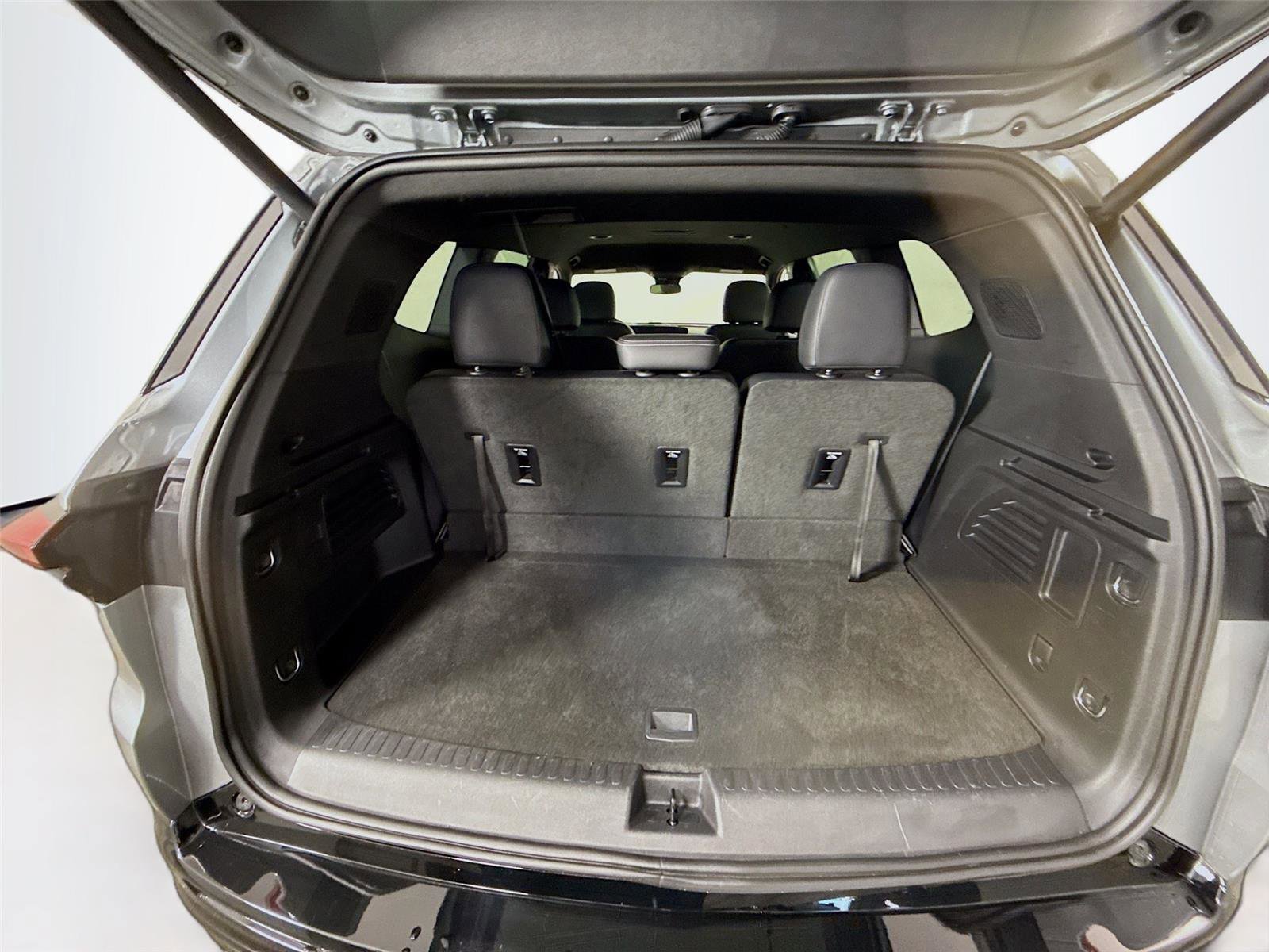 Used 2025 Buick Enclave Sport Touring AWD/4WD image 27