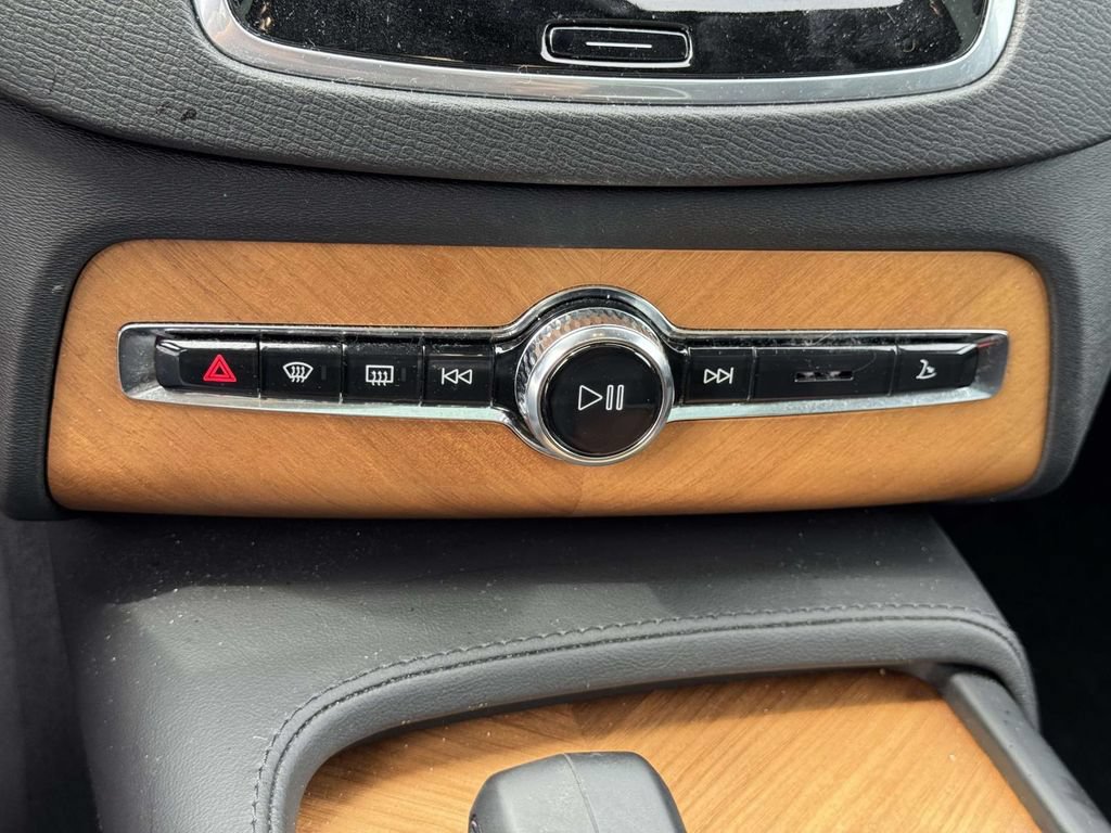 Certified 2025 Volvo XC90 B6 Plus w/ Protection Package Premier AWD/4WD image 27