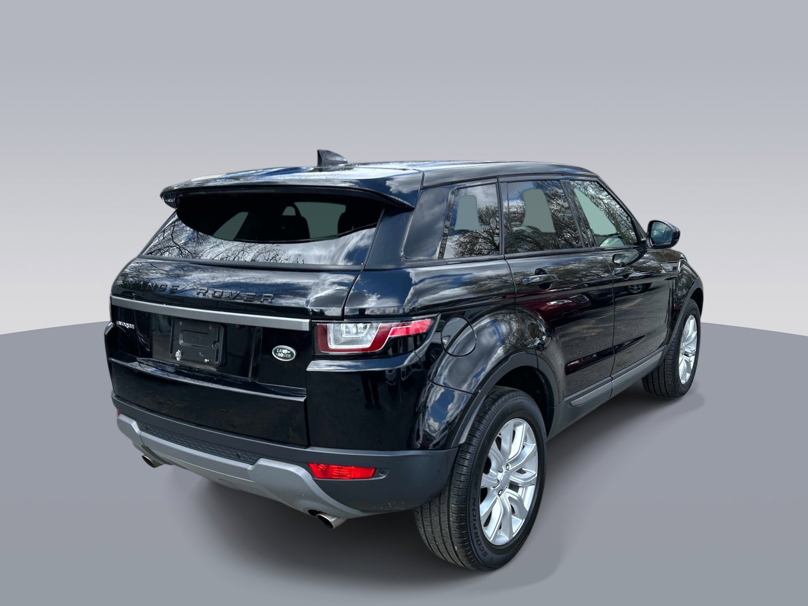Used 2019 Land Rover Range Rover Evoque SE AWD/4WD image 3