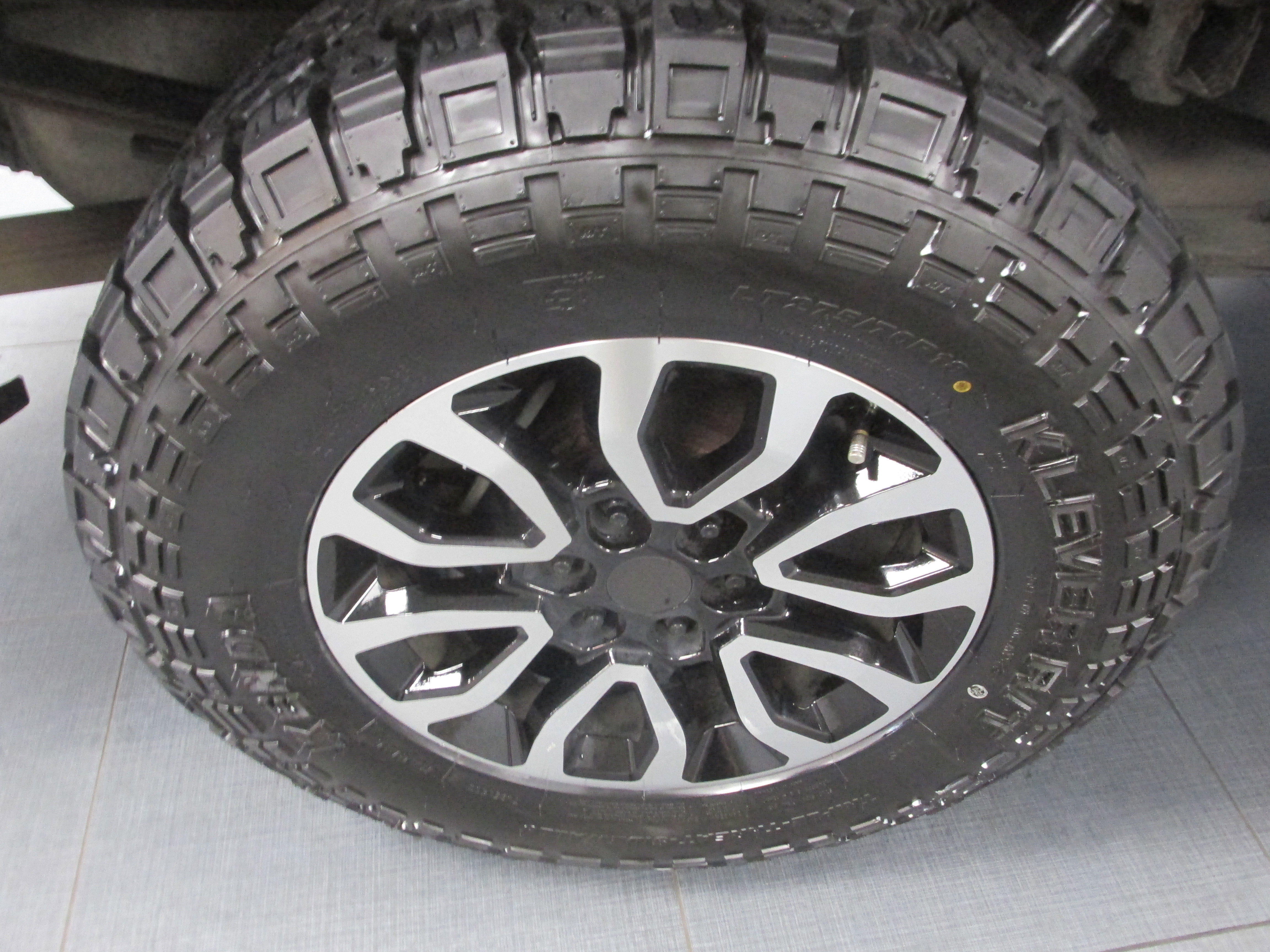 Used 2013 Ford F150 XLT w/ Mid Equipment Group AWD/4WD image 16