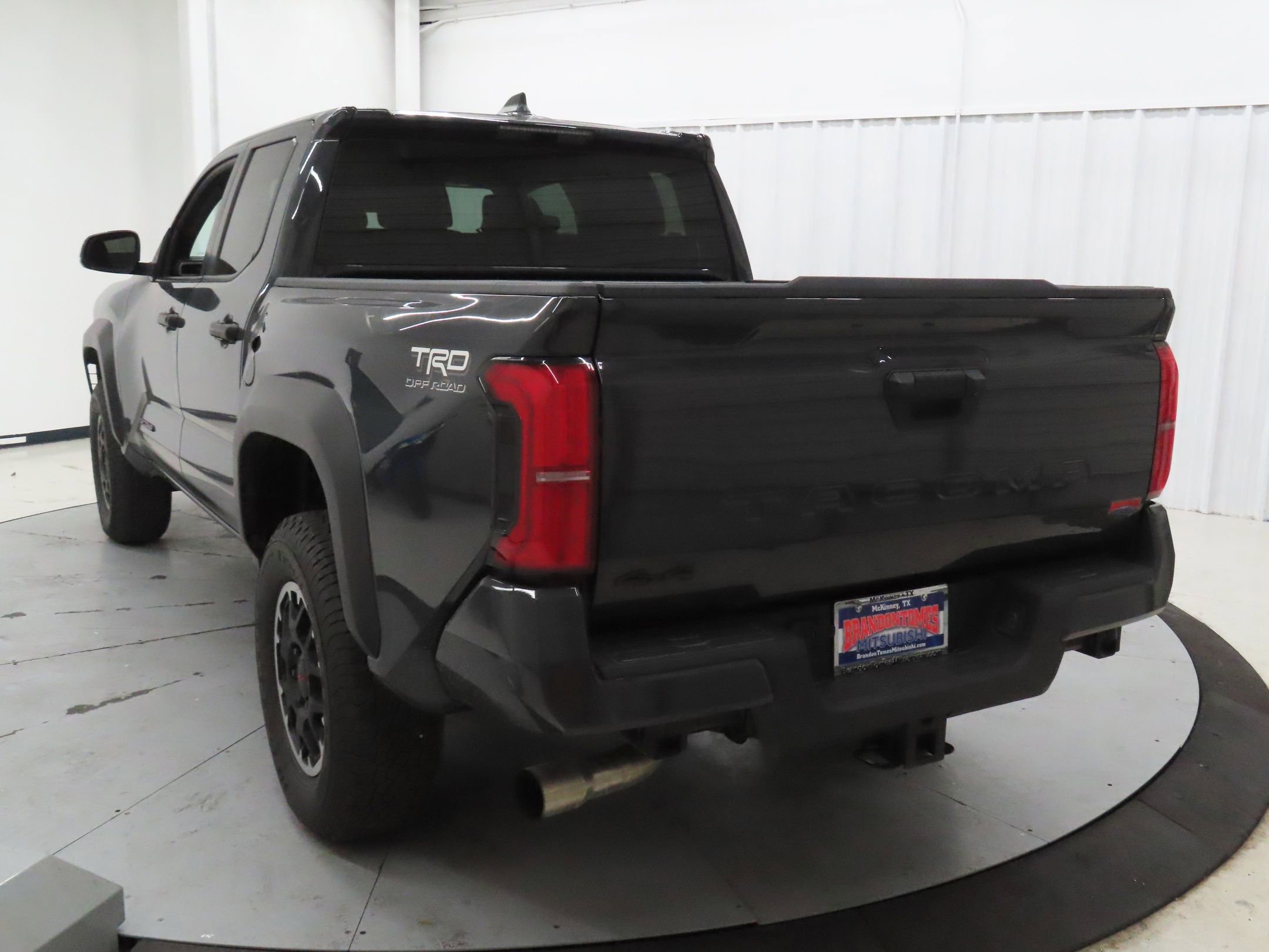 Used 2024 Toyota Tacoma TRD Off-Road AWD/4WD image 8
