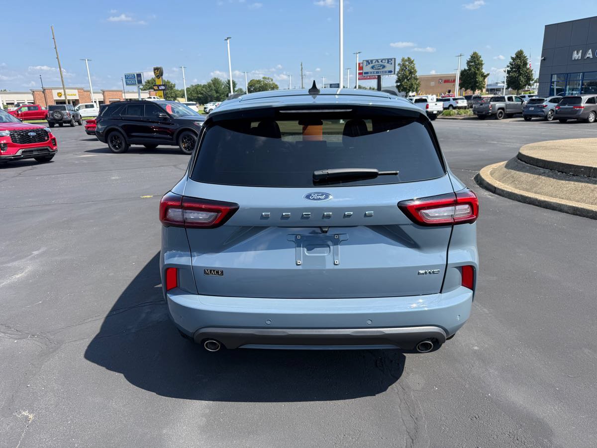 Used 2023 Ford Escape ST-Line w/ Tech Pack #1 AWD/4WD image 5