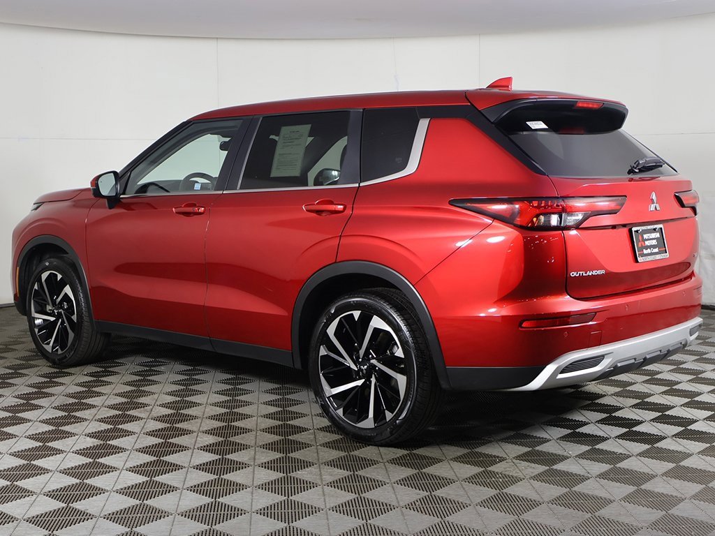 Used 2024 Mitsubishi Outlander SE Black Edition image 10