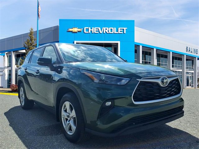 Used 2024 Toyota Highlander LE image 1