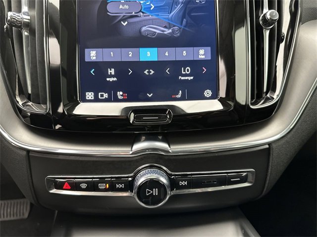 Used 2025 Volvo XC60 B5 Core image 19