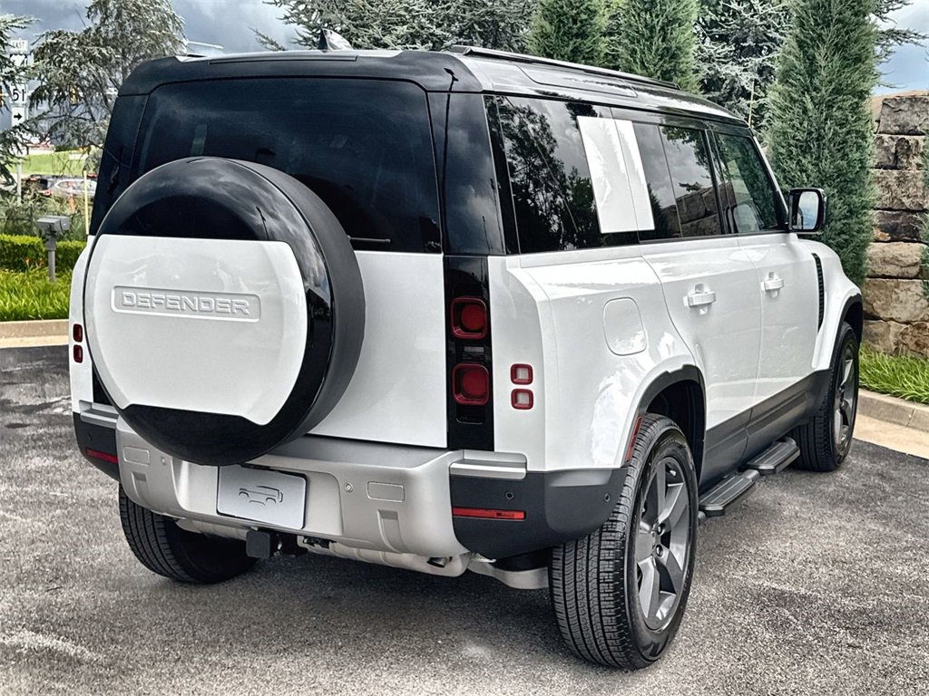 Used 2025 Land Rover Defender 110 S image 5