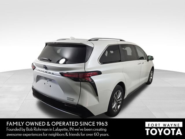 Used 2023 Toyota Sienna Limited FWD image 7