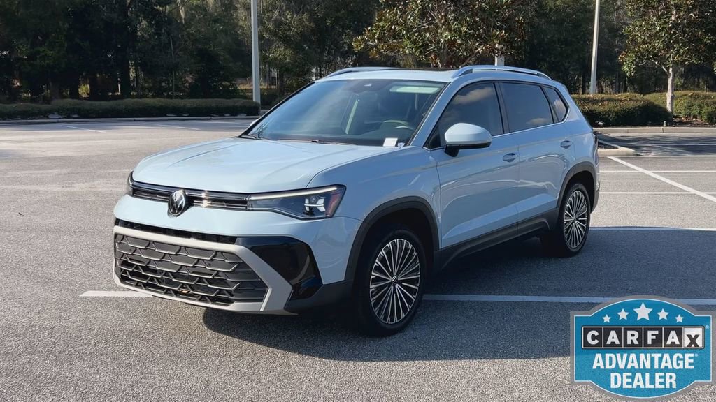Used 2025 Volkswagen Taos SE w/ Panoramic Sunroof Package image 4