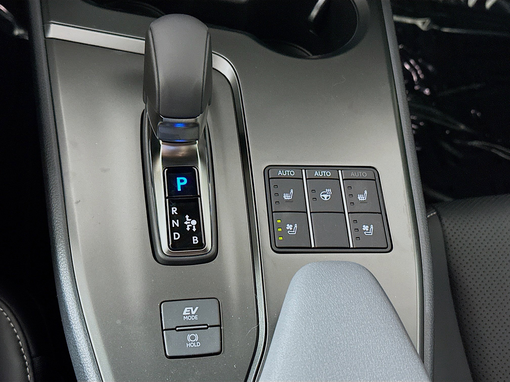 New 2025 Lexus UX 300h AWD w/ Cold Area Package image 16