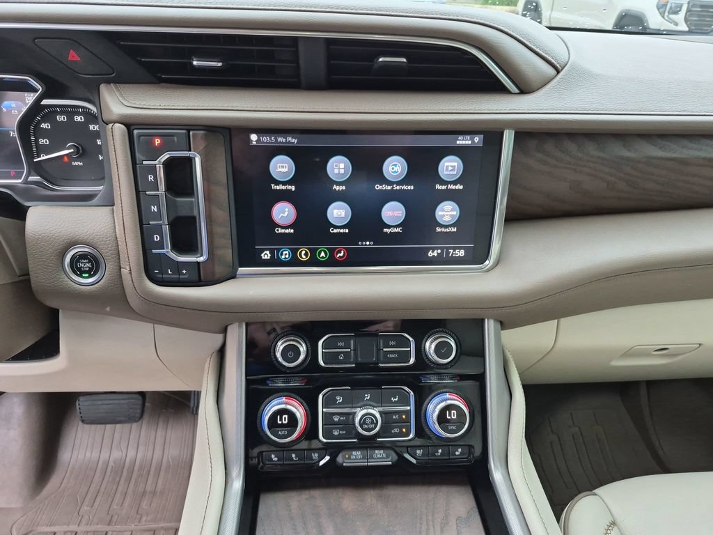Used 2021 GMC Yukon XL Denali w/ Denali Premium Package AWD/4WD image 24
