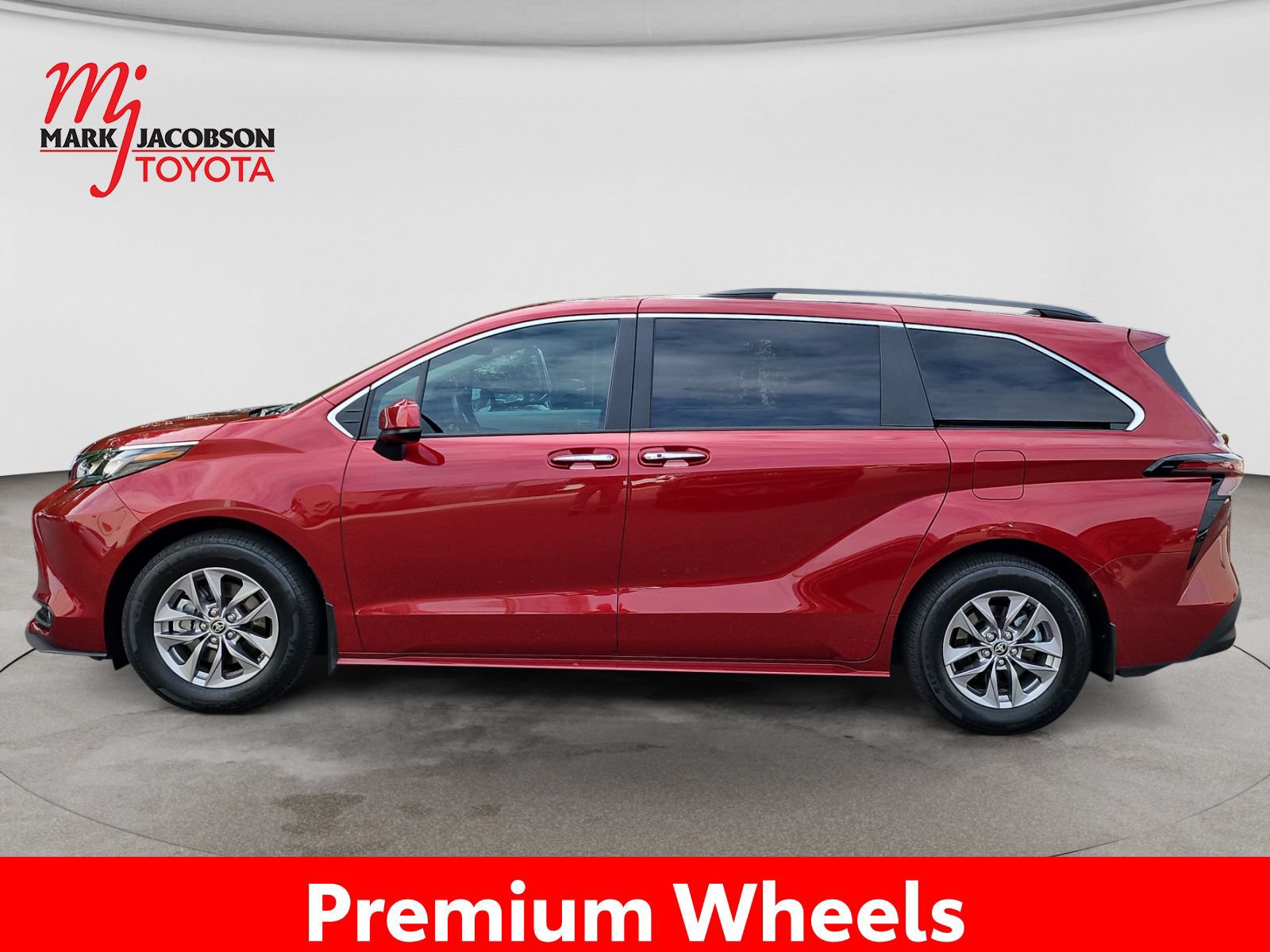 Used 2025 Toyota Sienna XLE FWD image 15