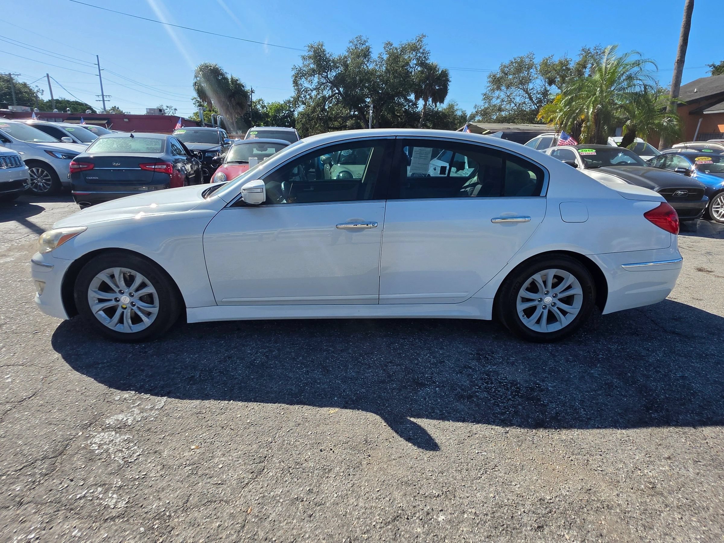 Used 2013 Hyundai Genesis 3.8 RWD image 5