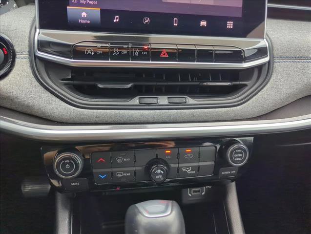 Used 2023 Jeep Compass Latitude AWD/4WD image 11