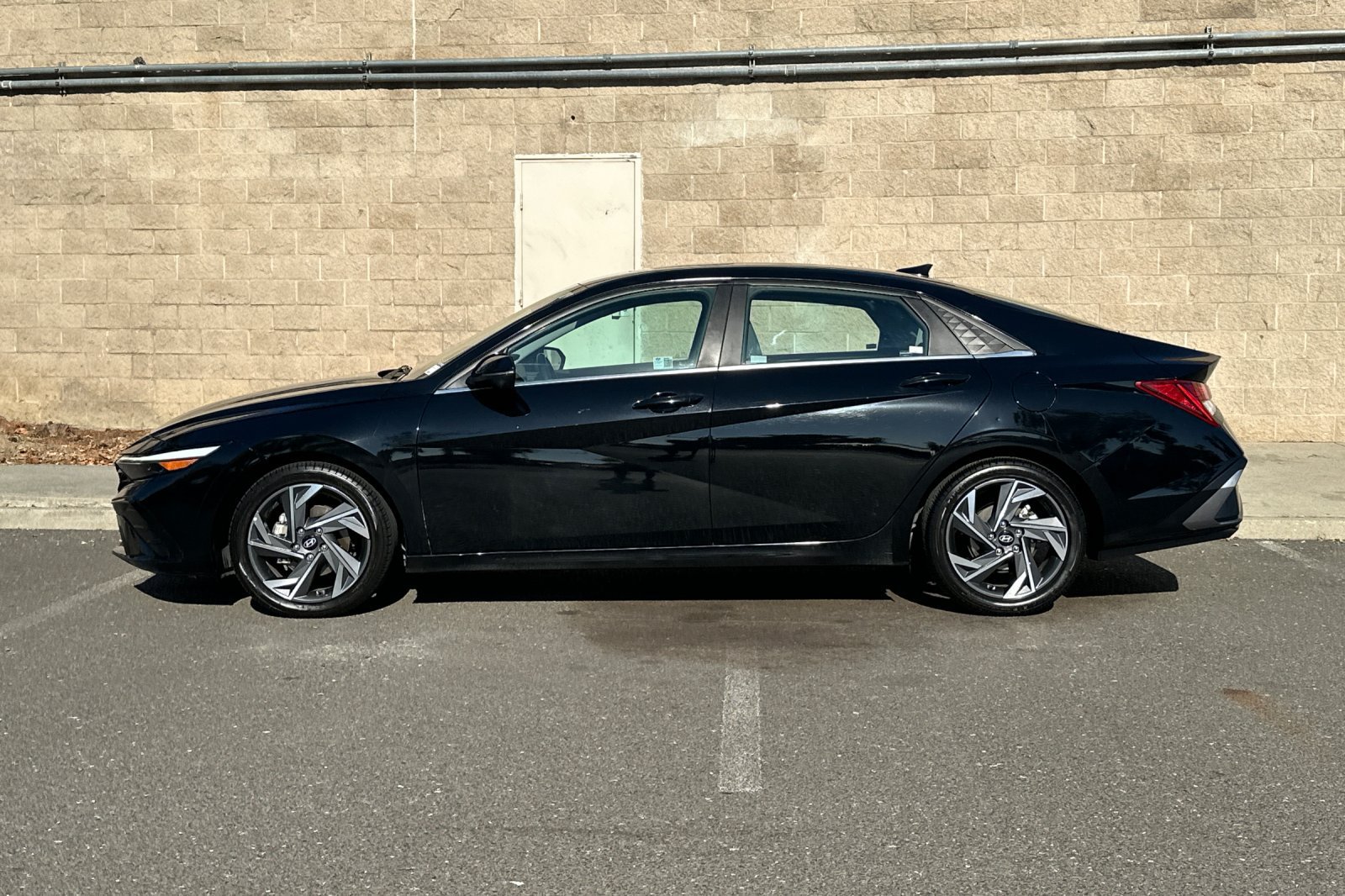 Used 2024 Hyundai Elantra Limited FWD image 6