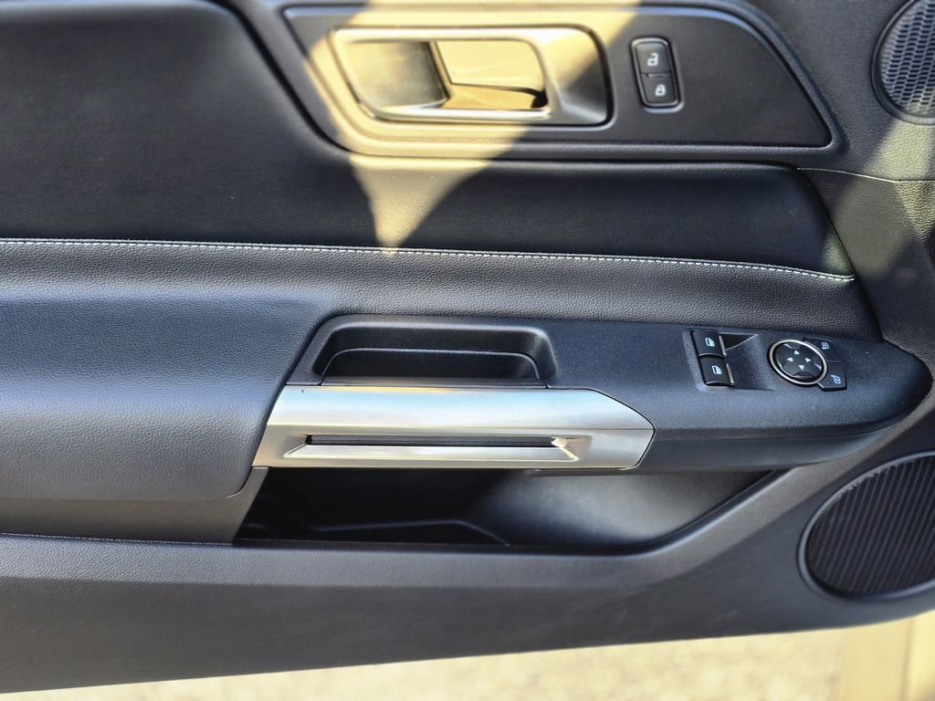 Used 2022 Ford Mustang Shelby GT500 w/ Carbon Fiber Track Pack image 16