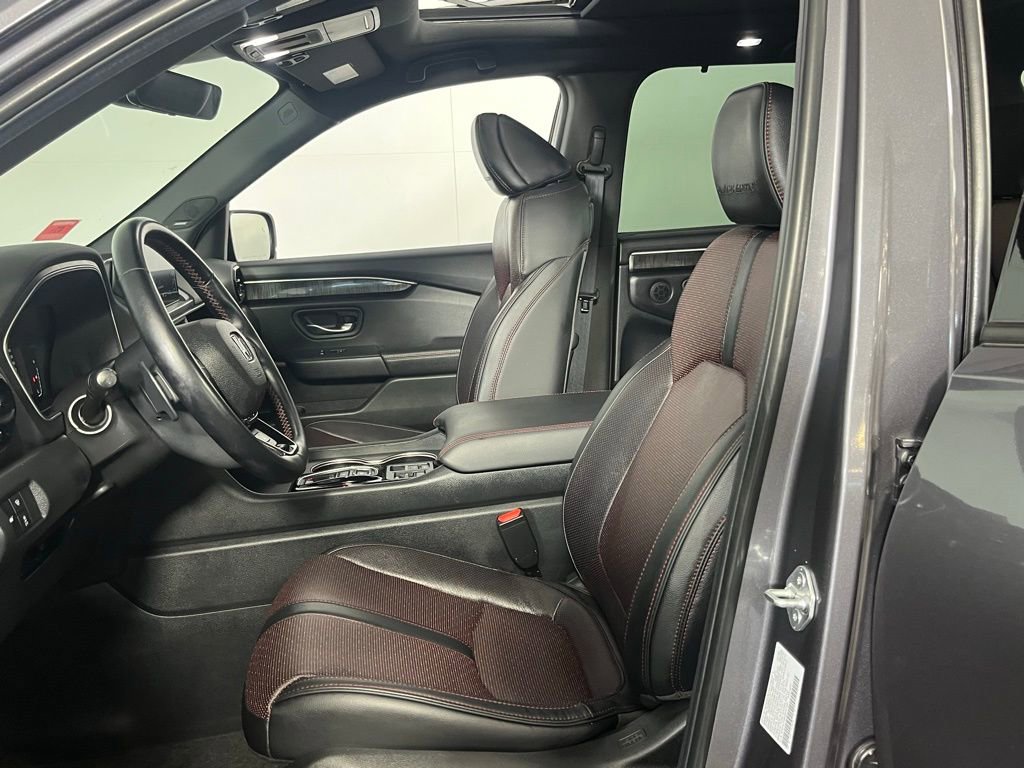 Used 2025 Honda Pilot Black Edition image 21