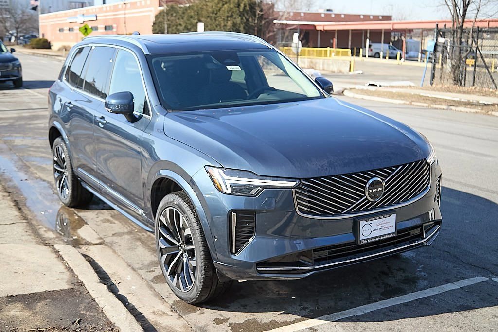 New 2026 Volvo XC90 B5 Plus w/ Protection Package image 4