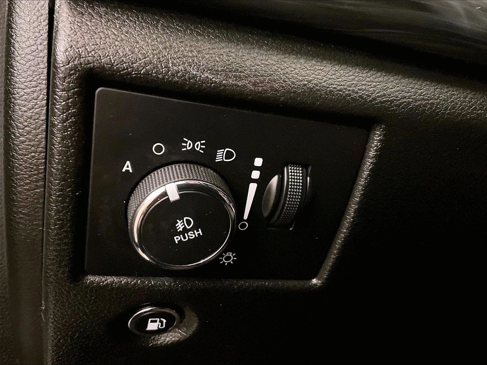 Used 2021 Jeep Grand Cherokee Laredo X image 30