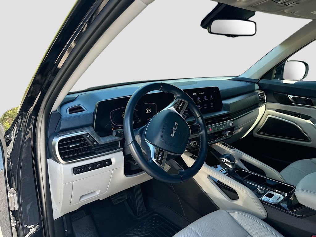 Used 2024 Kia Telluride EX w/ EX Captain's Chair Package FWD image 36