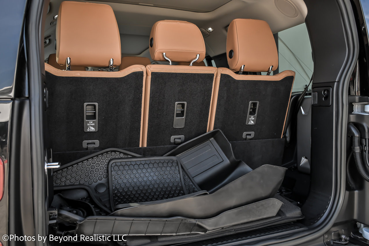 Used 2023 Land Rover Defender 130 SE image 15