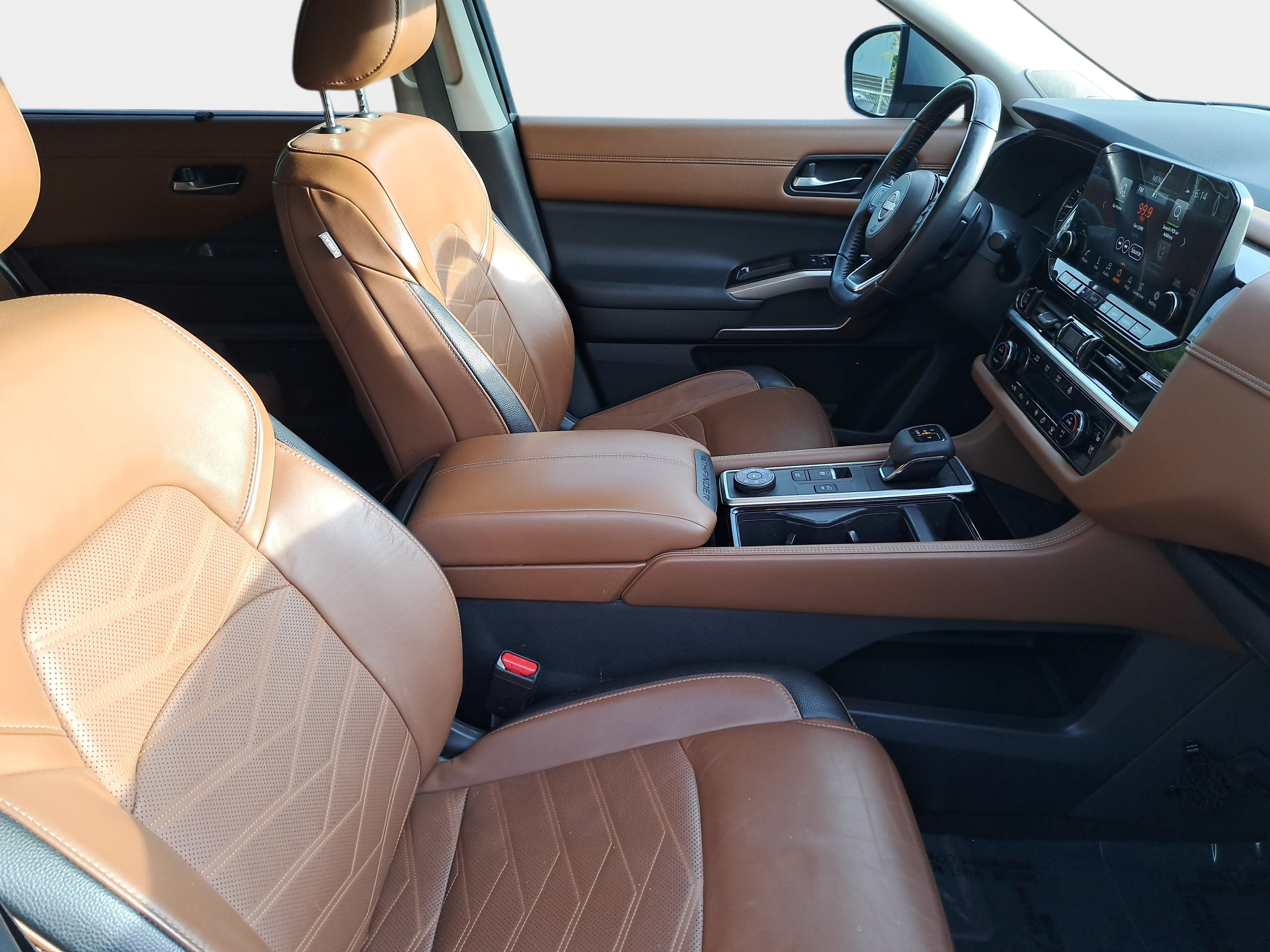 Used 2022 Nissan Pathfinder Platinum w/ Cargo Package image 10