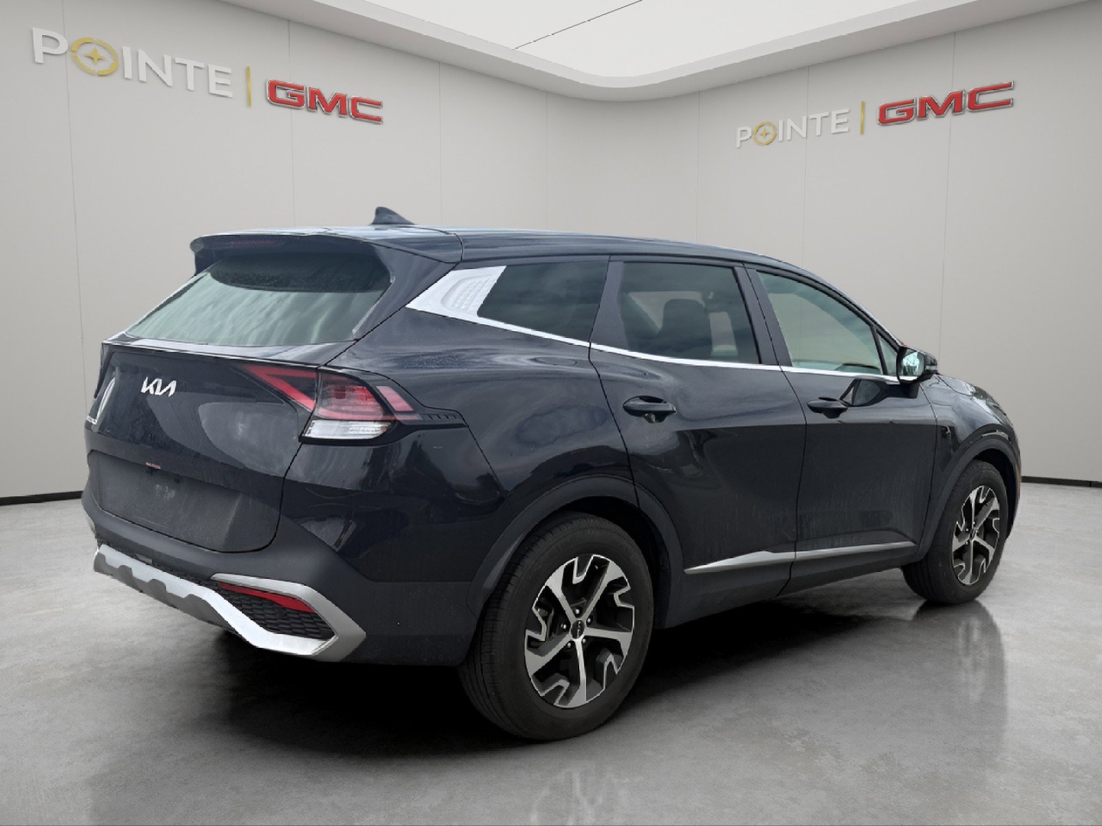 Used 2024 Kia Sportage EX FWD image 4