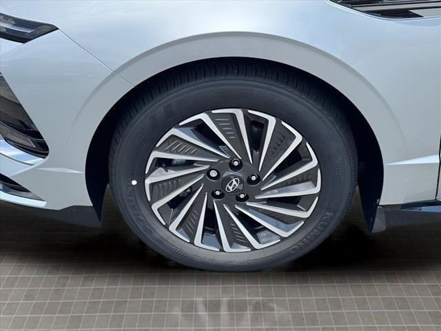 Certified 2025 Hyundai Sonata SEL FWD image 11