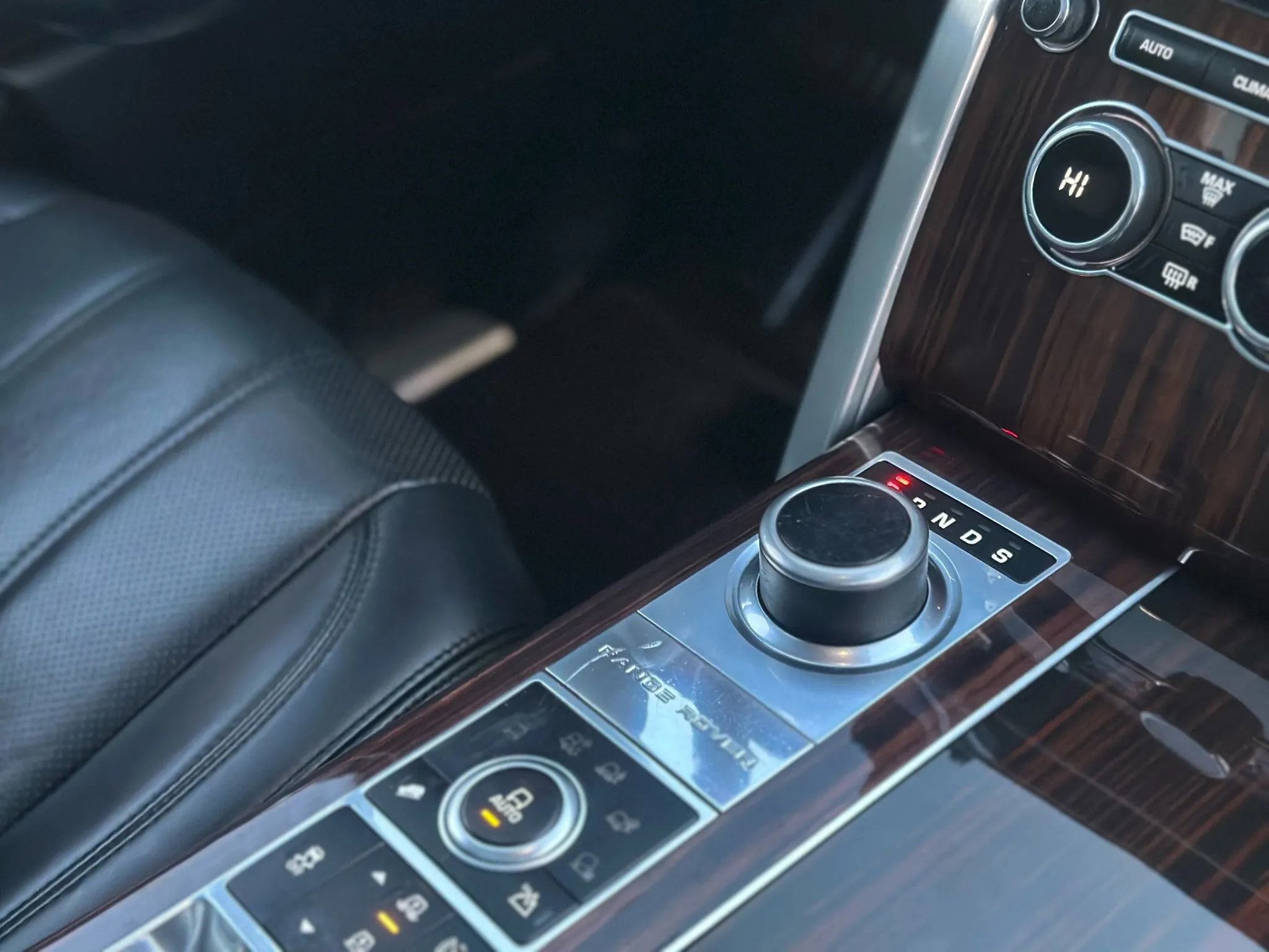 Used 2015 Land Rover Range Rover Supercharged image 48