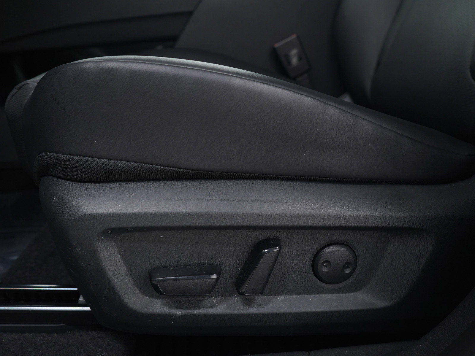 Used 2023 Nissan Rogue SV w/ SV Premium B Package image 25