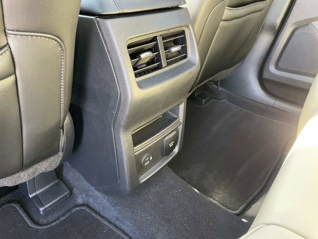 Used 2021 Ford Edge SEL w/ Convenience Package image 11