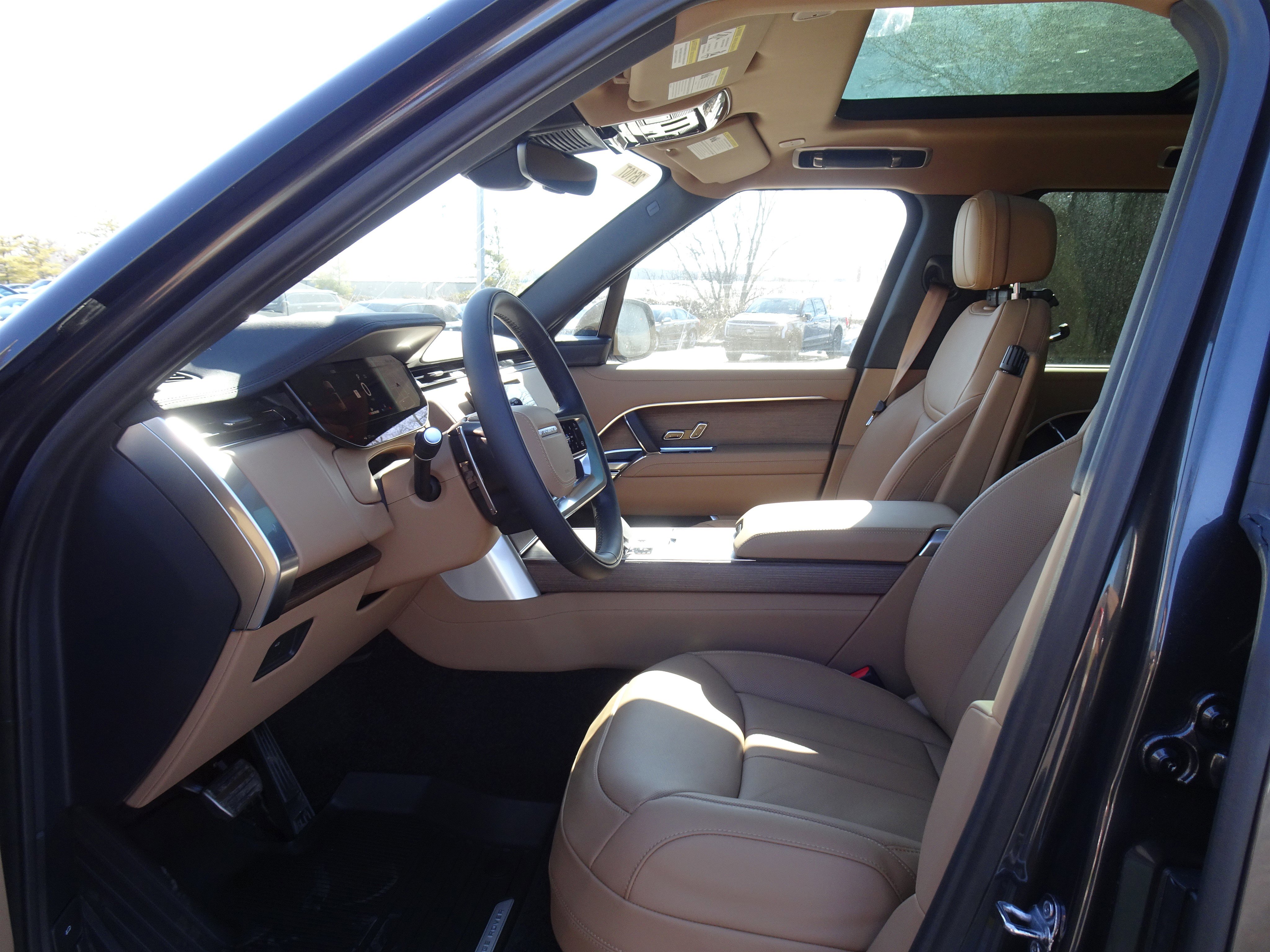 New 2026 Land Rover Range Rover SE image 2