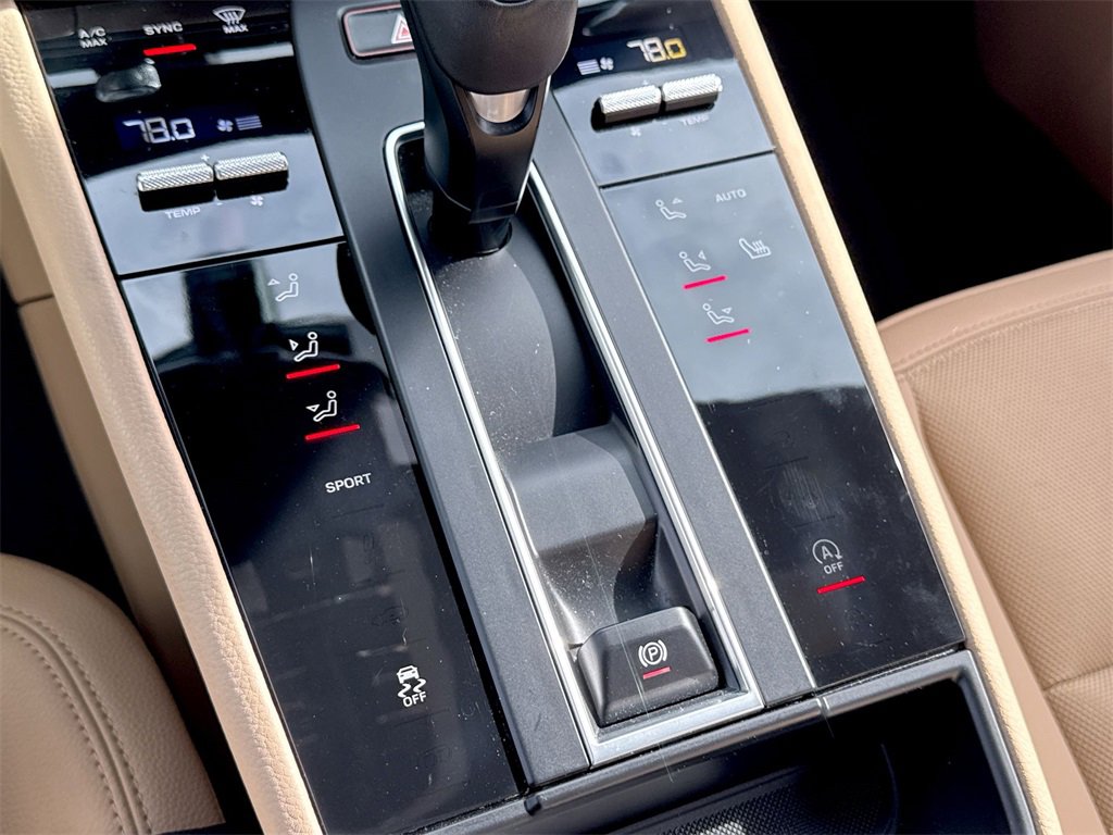 Used 2022 Porsche Macan Base image 24