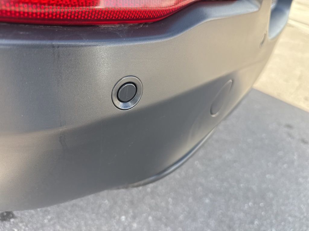 Used 2018 Jeep Cherokee Latitude Plus w/ Comfort/Convenience Group image 7