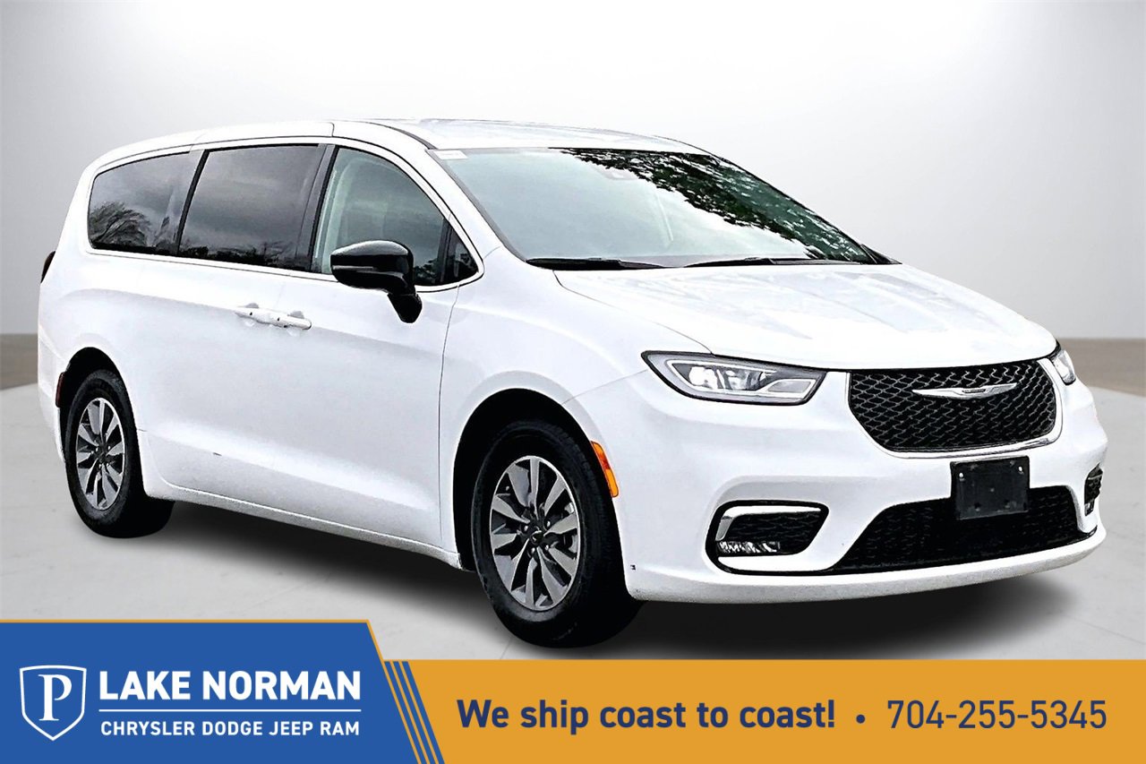 Certified 2024 Chrysler Pacifica Select image 1