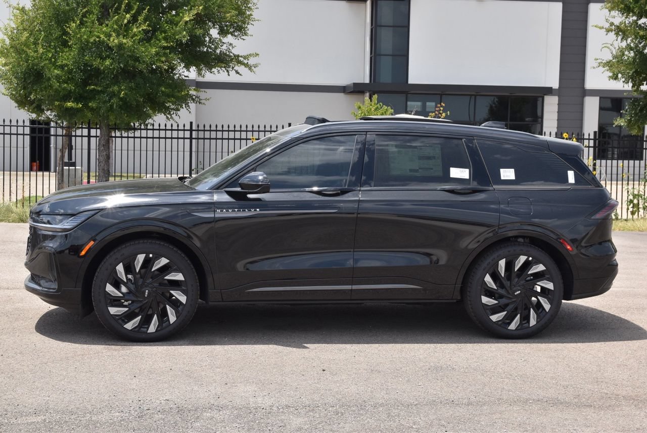 New 2026 Lincoln Nautilus Reserve AWD/4WD image 11