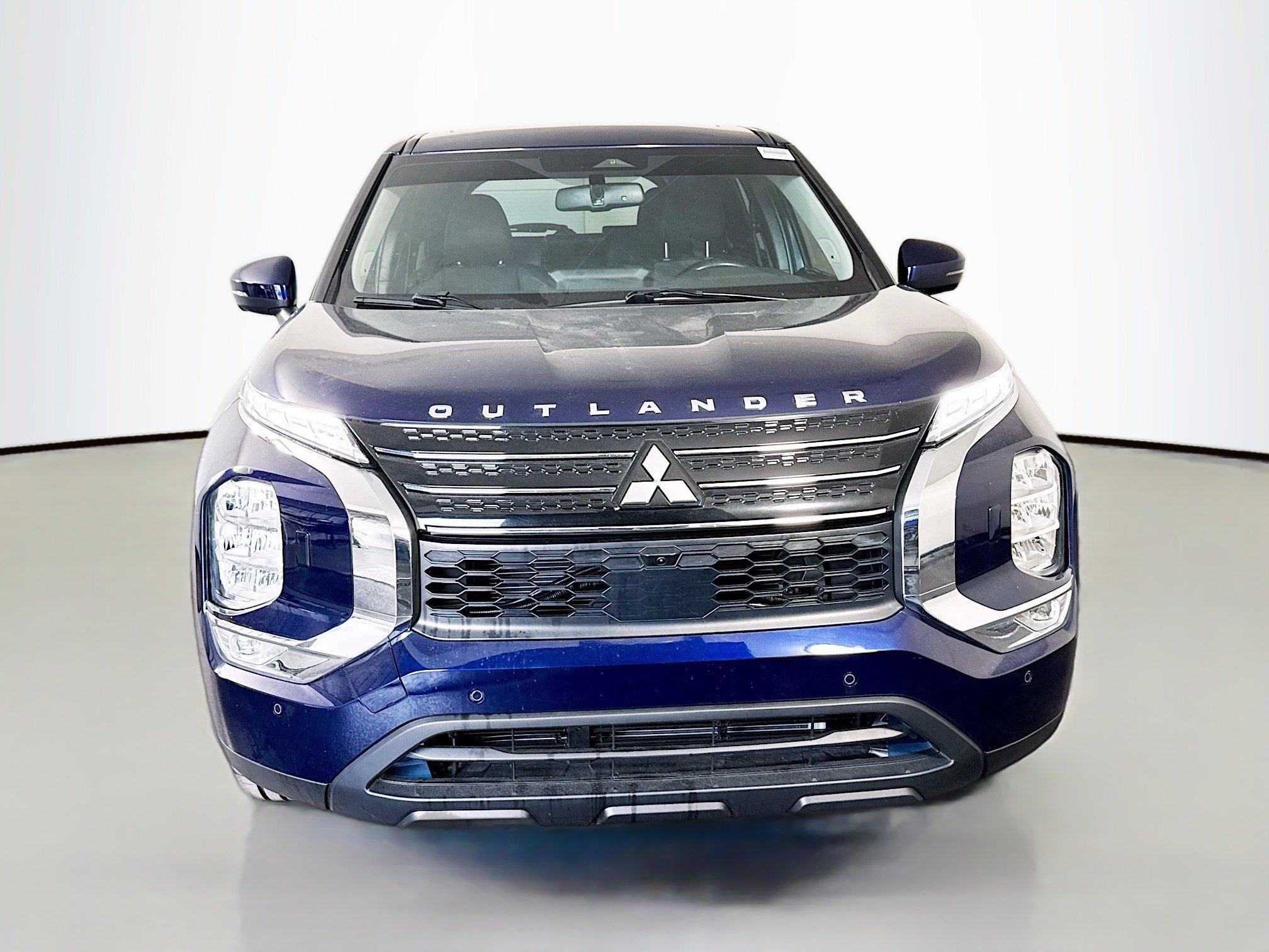 Used 2023 Mitsubishi Outlander SE AWD/4WD image 2