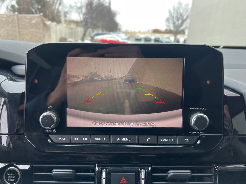 Used 2022 Nissan Pathfinder SV AWD/4WD image 16