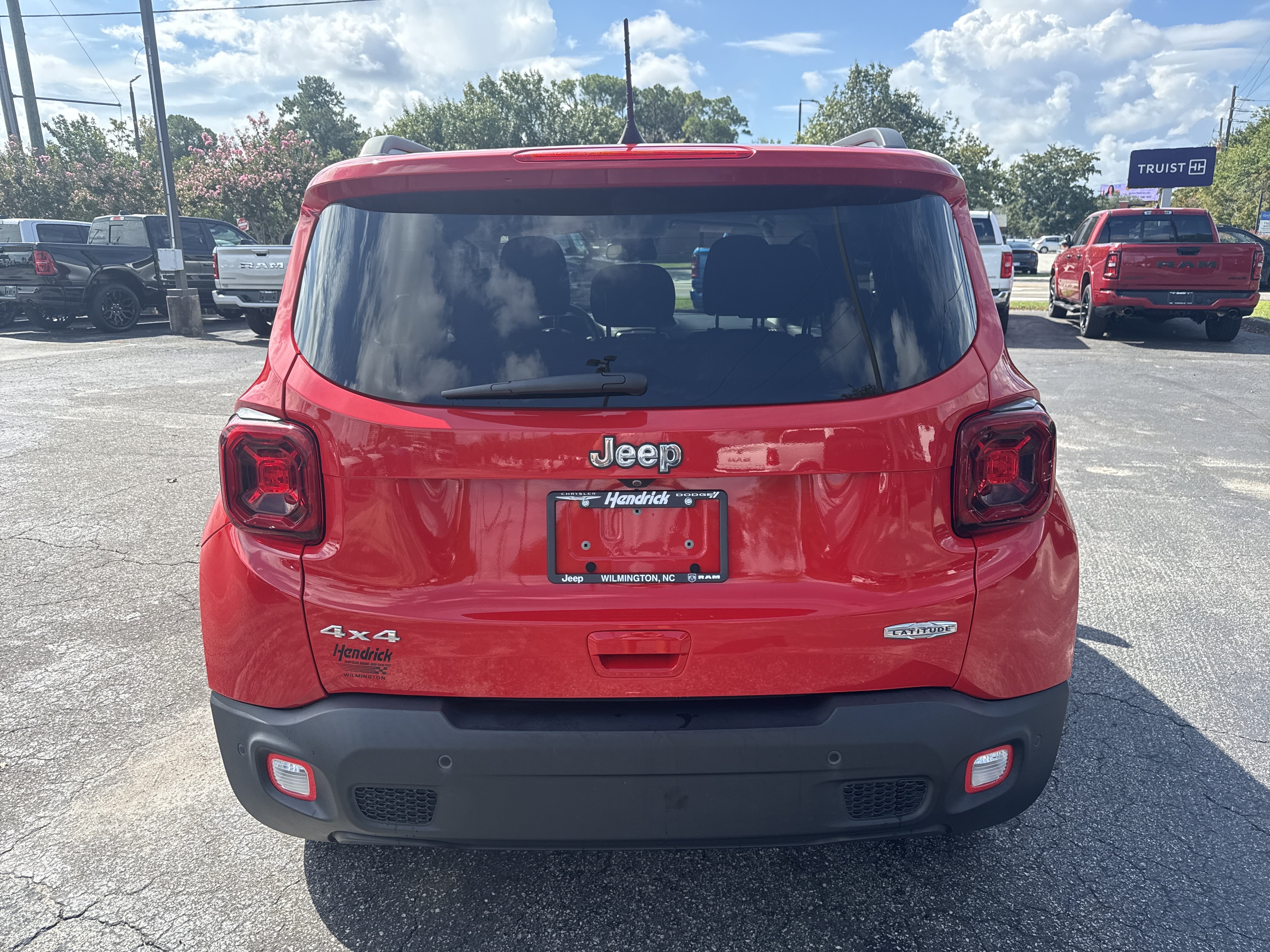 Used 2021 Jeep Renegade Latitude w/ Luxury Group I AWD/4WD image 8