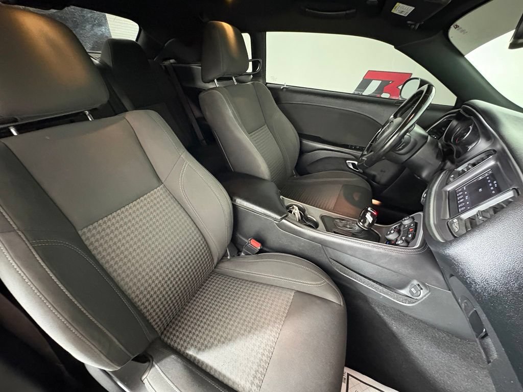 Used 2019 Dodge Challenger SXT RWD image 28