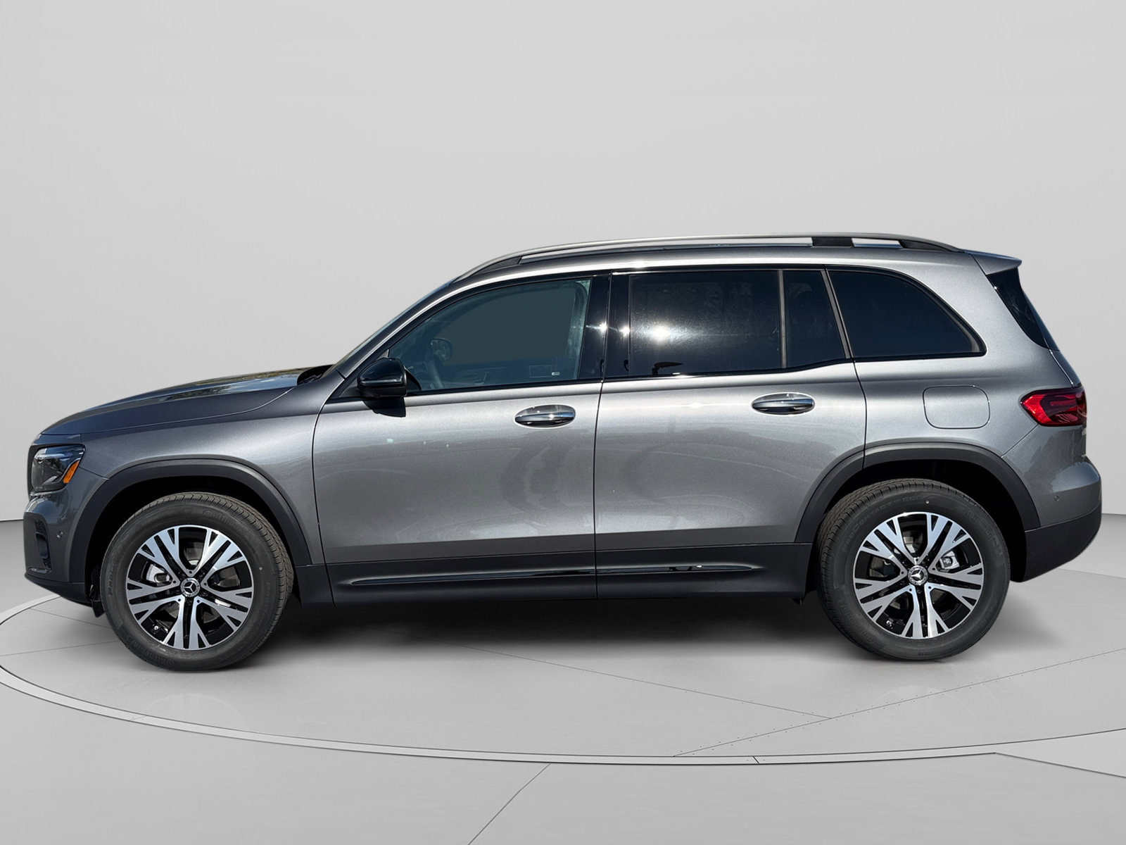 New 2026 Mercedes-Benz GLB 250 4MATIC image 2