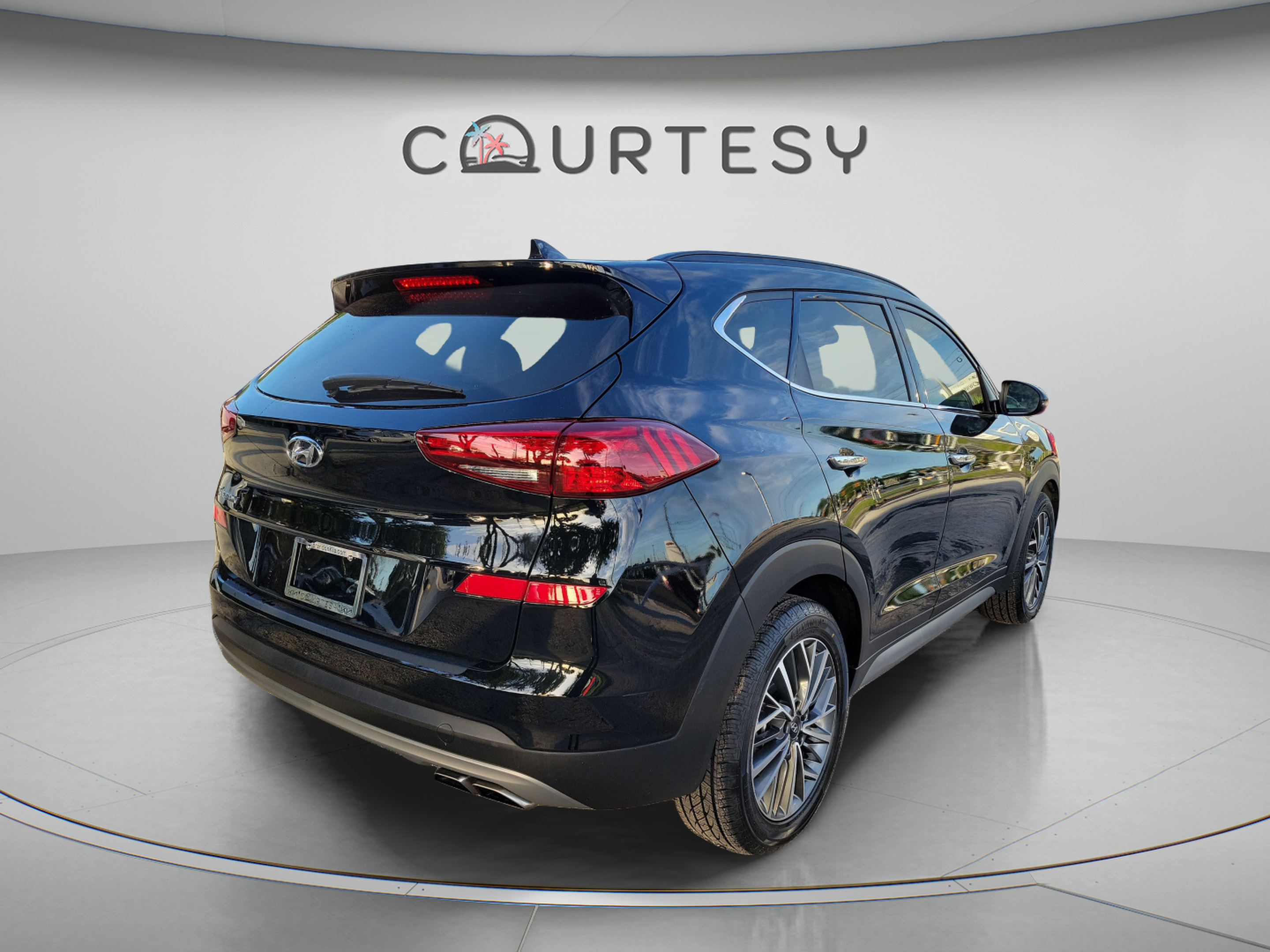 Used 2021 Hyundai Tucson Ultimate w/ Cargo Package FWD image 3