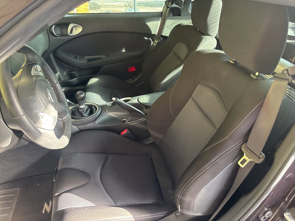 Used 2010 Nissan 370Z Base image 6