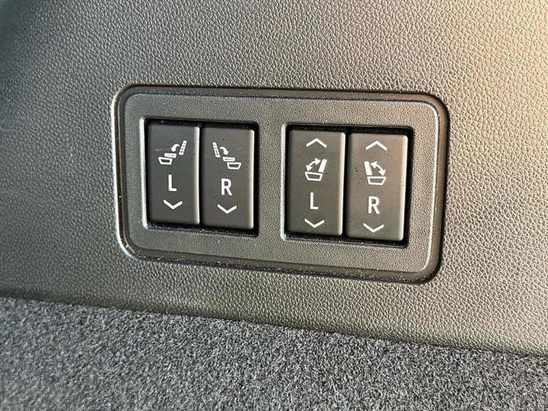 Used 2023 Cadillac XT6 Premium Luxury image 12