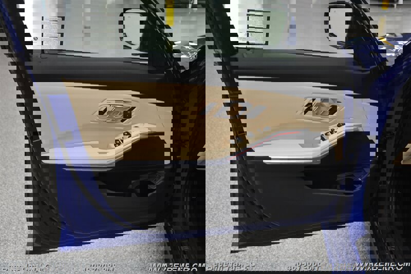 Used 2024 BMW 330i Sedan w/ M Sport Package RWD image 35