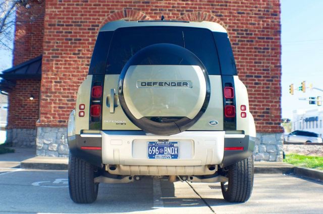 Used 2020 Land Rover Defender 110 SE image 6