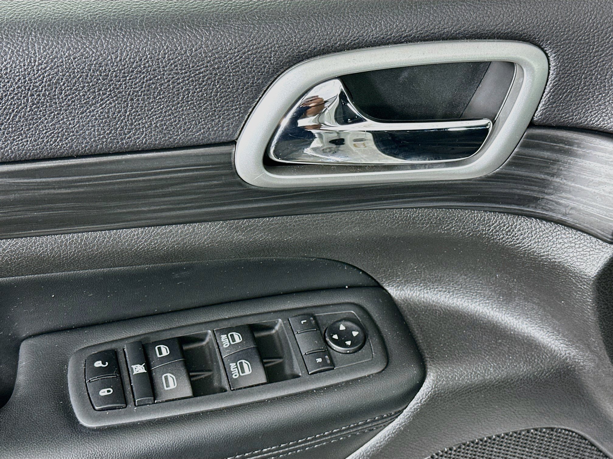Used 2020 Jeep Grand Cherokee Altitude RWD image 15