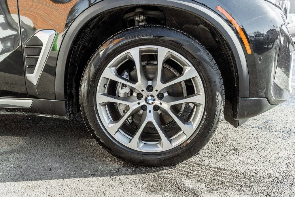 Used 2024 BMW X5 xDrive40i w/ Premium Essential Package image 4