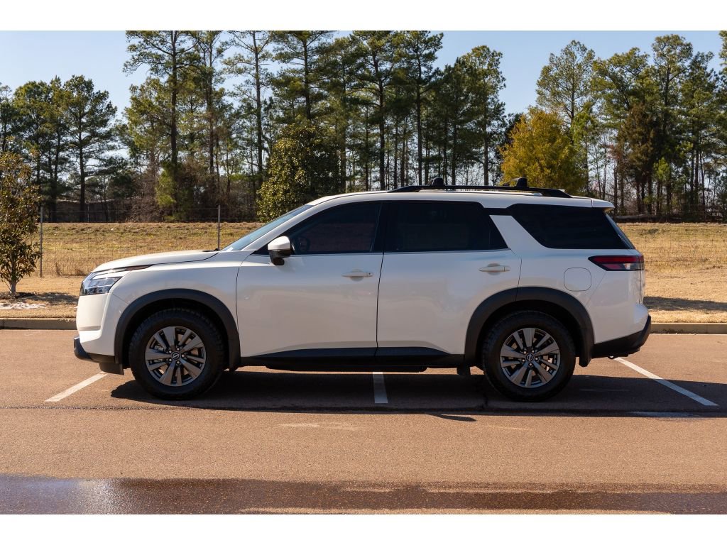 Used 2022 Nissan Pathfinder SV w/ SV Premium Package image 8