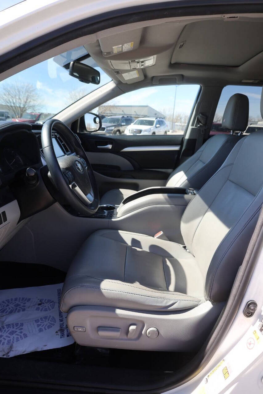 Used 2016 Toyota Highlander XLE AWD/4WD image 13