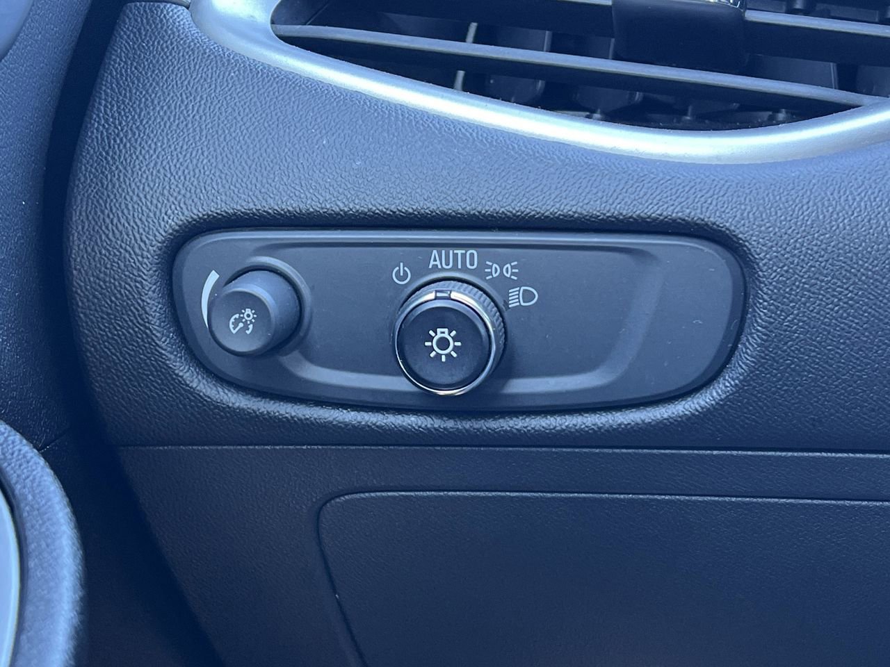 Used 2024 Chevrolet Malibu LT image 16